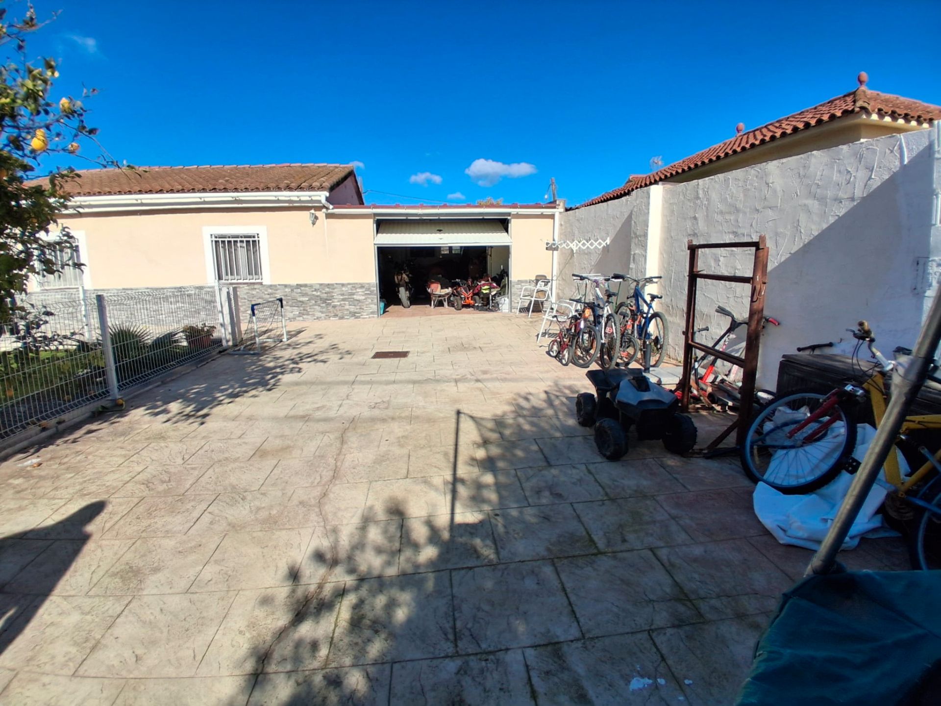 Parking of House or chalet for sale in Mont-roig del Camp  with Air Conditioner, Heating and Private garden