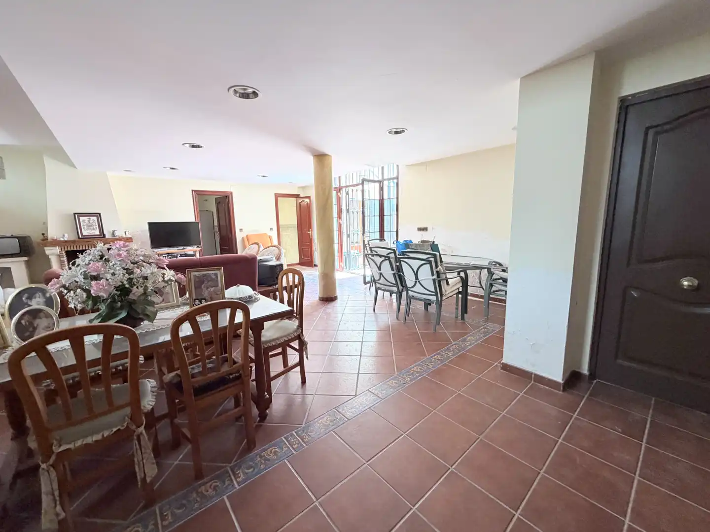 Sala d'estar de Casa o xalet en venda en Bormujos amb Aire condicionat, Jardí privat i Terrassa