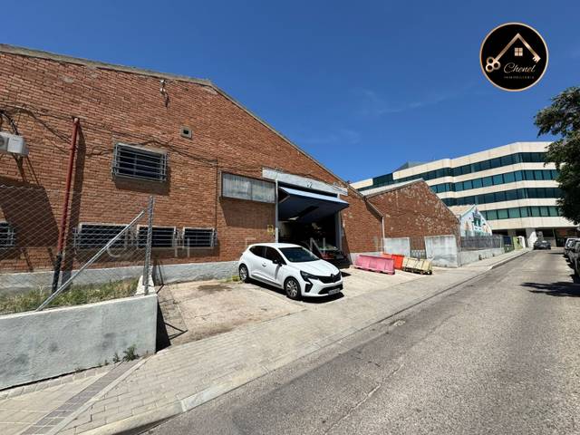 Nave industrial en Alquiler en Calle de Fuentenebro en Aeropuerto