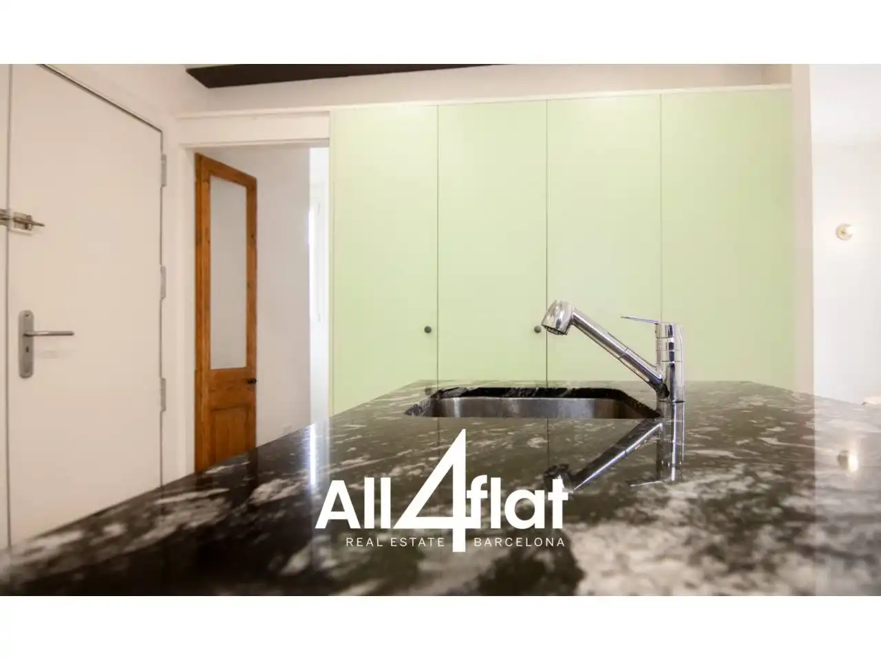 Kitchen of Flat for sale in Barcelona  with Air Conditioner, Parquet flooring and Terrace