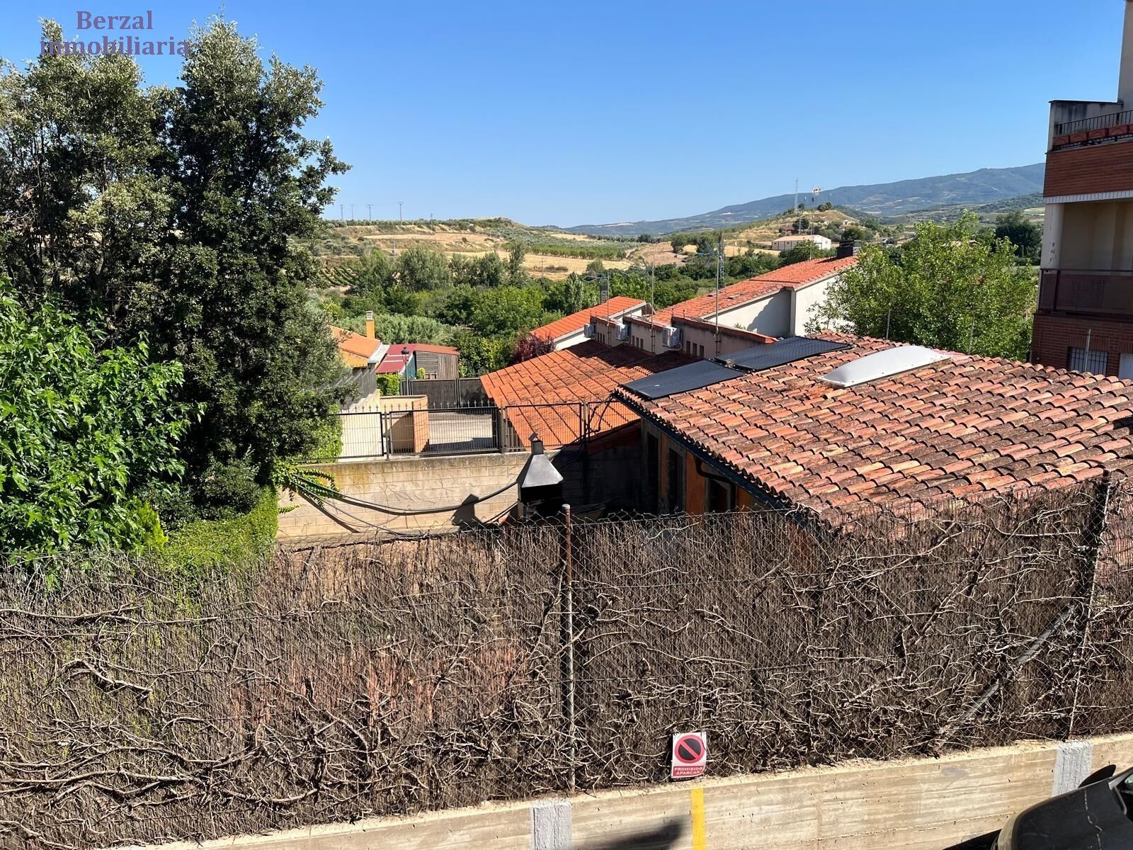 Vista exterior de Casa adosada en venda en Galilea amb Calefacció, Terrassa i Traster