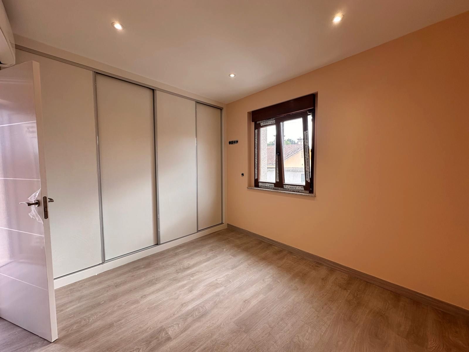 Schlafzimmer von Wohnung miete in Boqueixón mit Klimaanlage, Heizung und Möbliert
