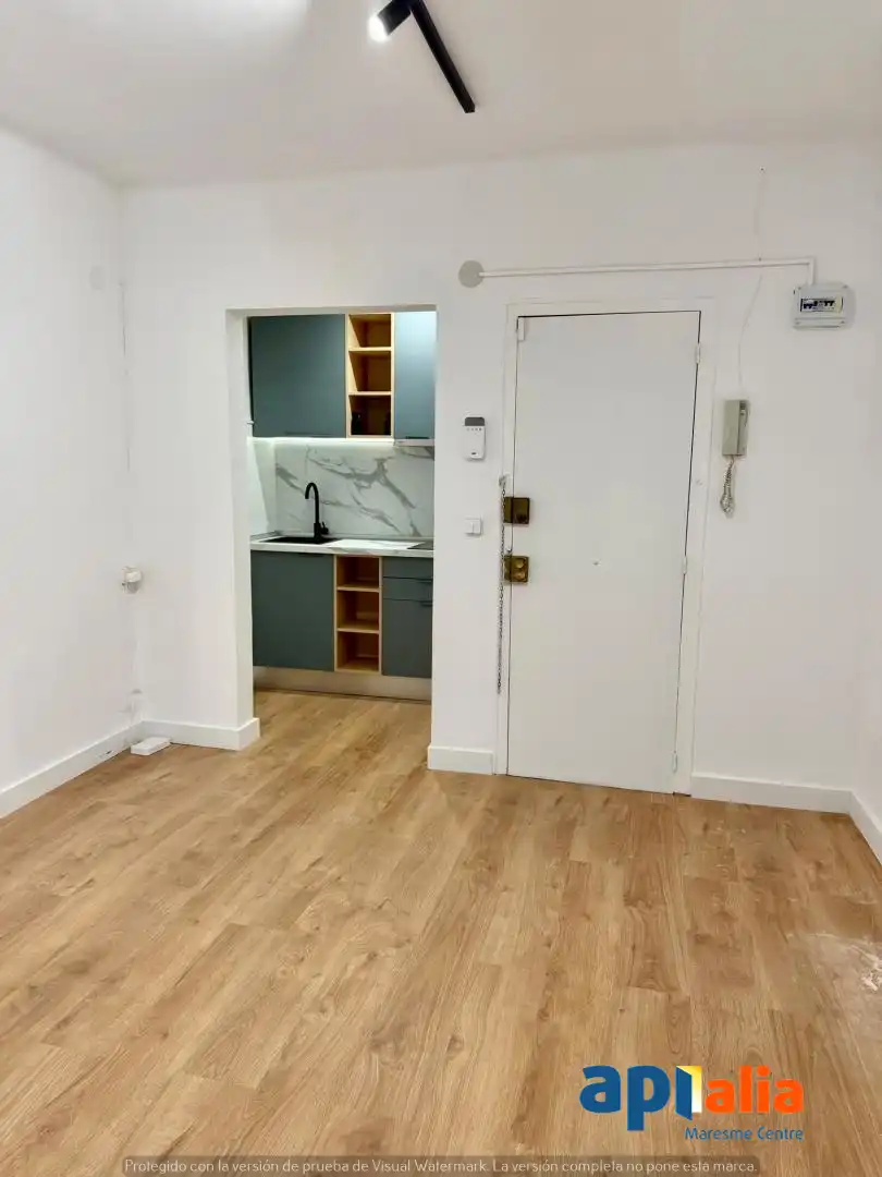 Piso con terraza en venta en Centre