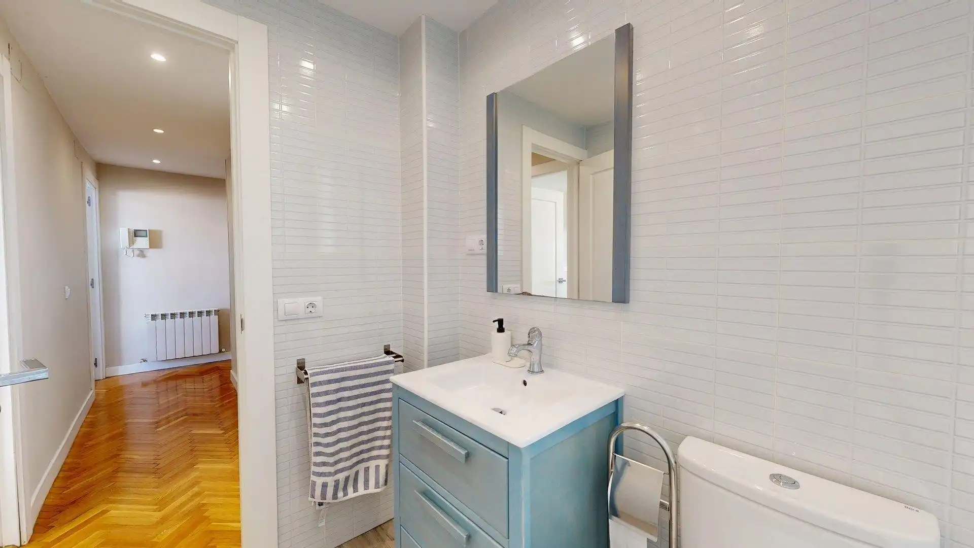 Bathroom of Flat for sale in Zaragoza  with Air Conditioner, Heating and Parquet flooring