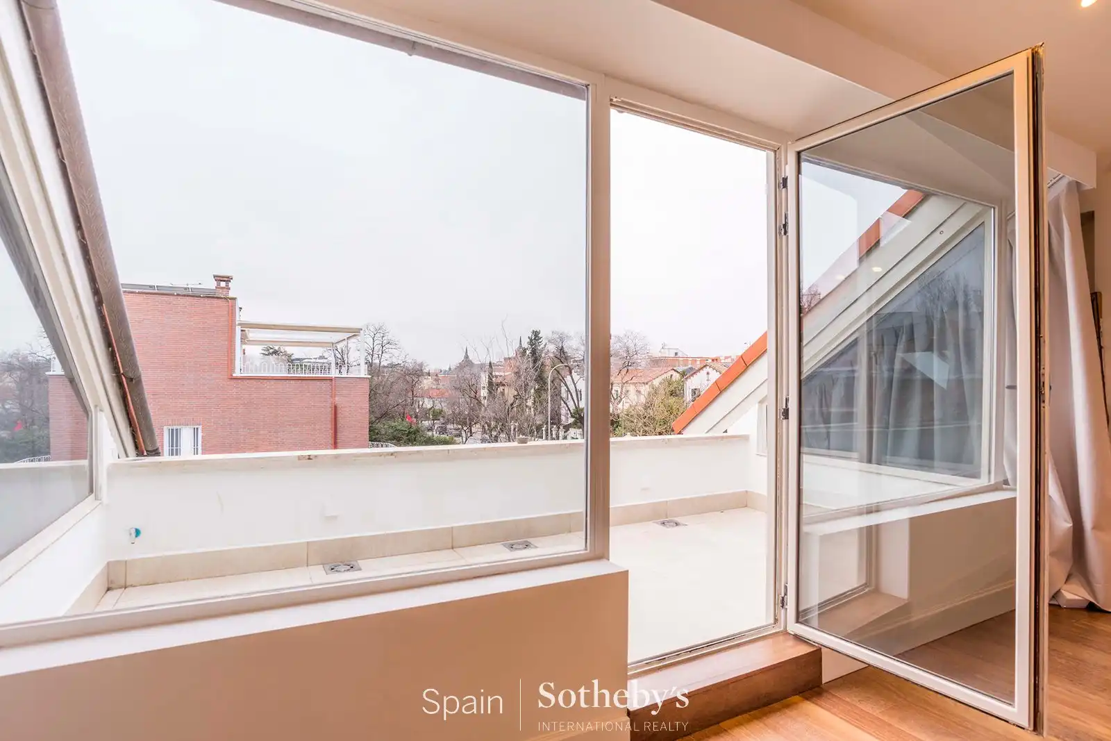Terrassa de Casa o xalet de lloguer en Madrid amb Aire condicionat, Calefacció i Jardí privat