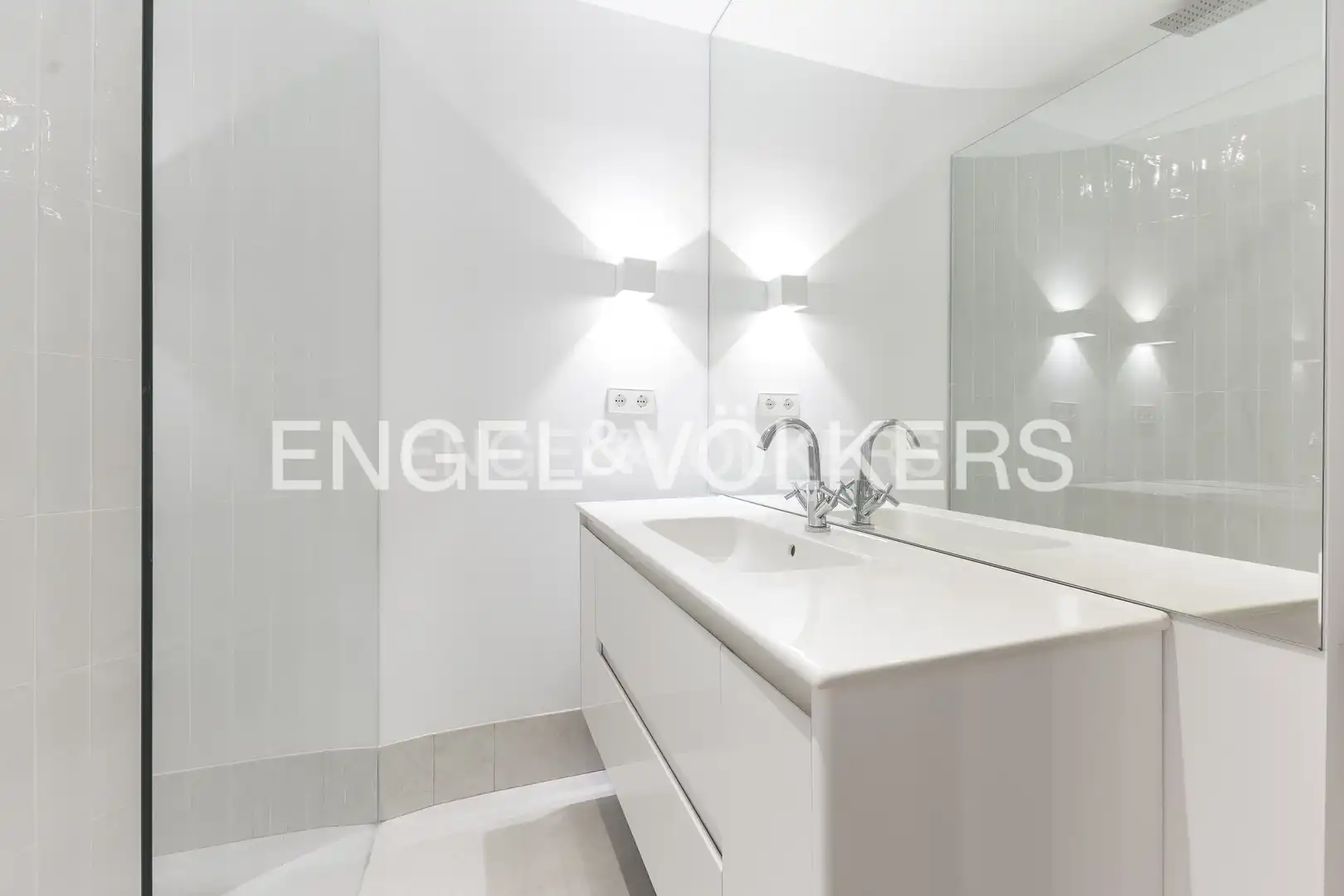 Bathroom of Flat for sale in Madrid  with Air Conditioner, Heating and Furnished
