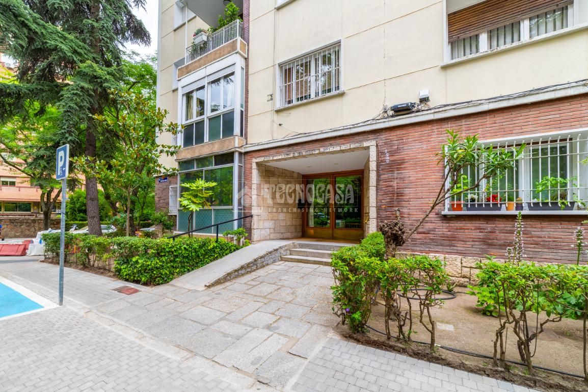 Exterior view of Flat for sale in  Madrid Capital  with Heating