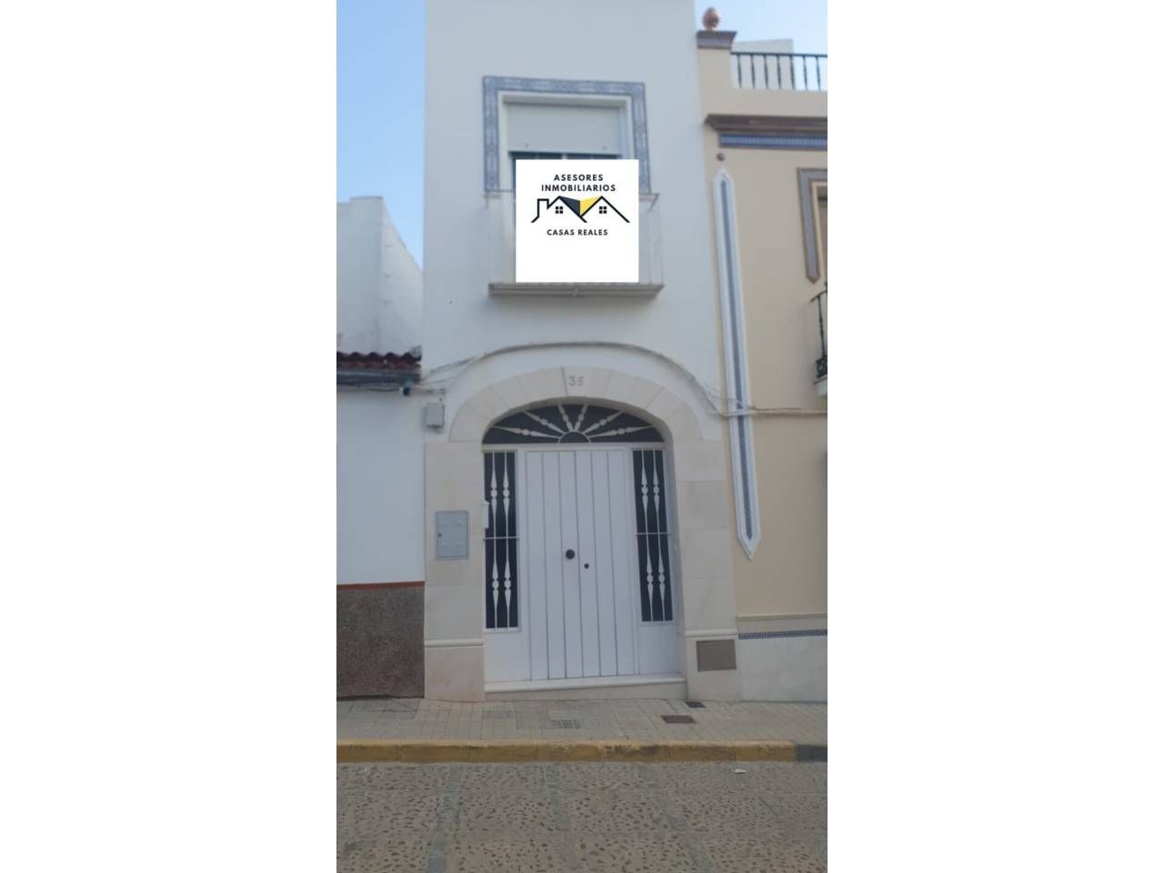 Exterior view of House or chalet for sale in Fuentes de Andalucía  with Air Conditioner, Heating and Private garden