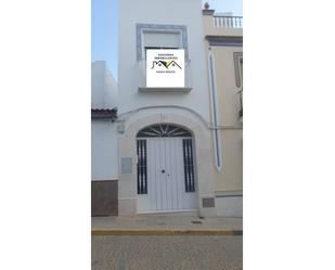 Exterior view of House or chalet for sale in Fuentes de Andalucía  with Air Conditioner, Heating and Private garden
