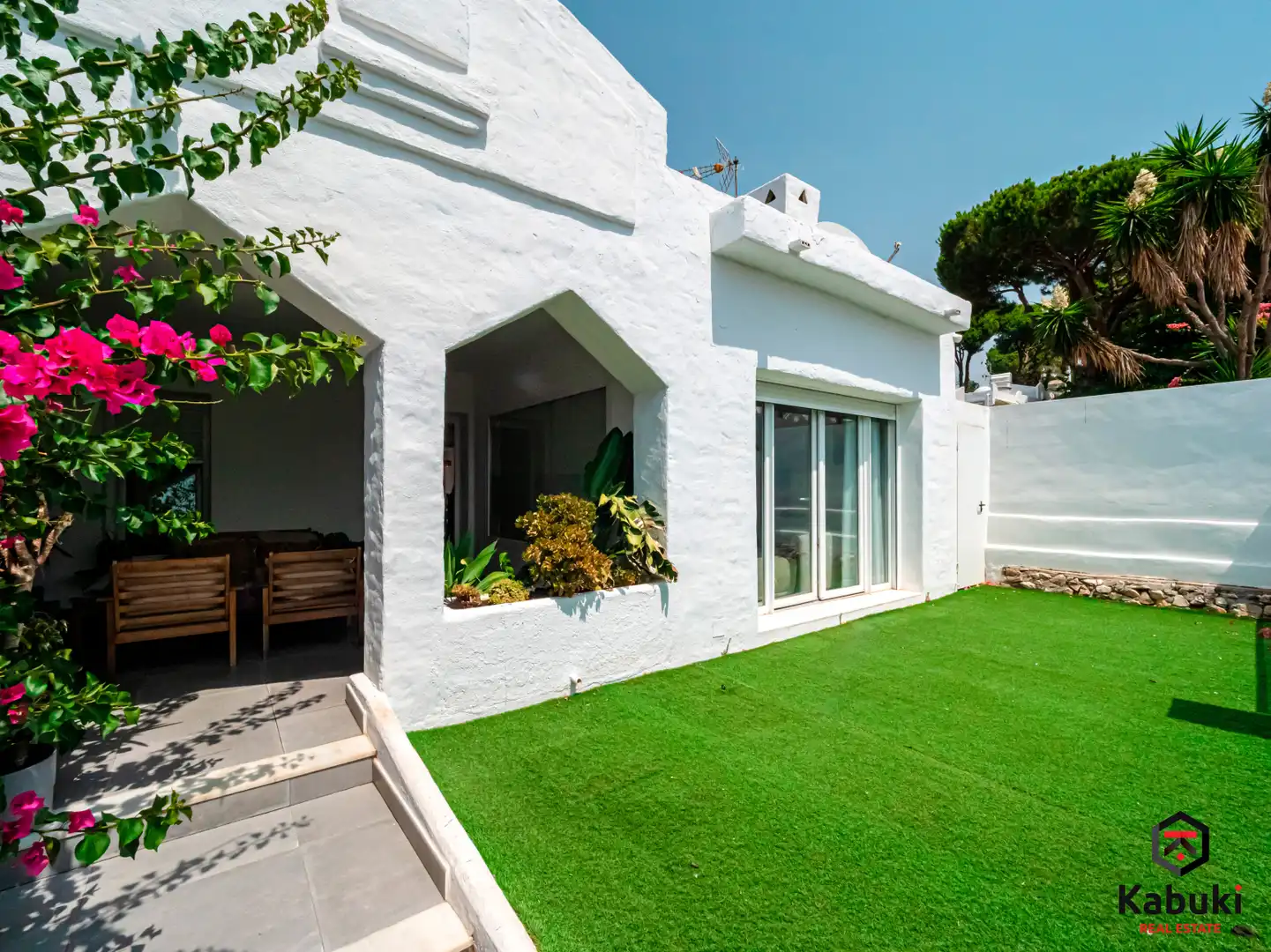 Exterior view of Houses for sale in Elviria - Cabopino