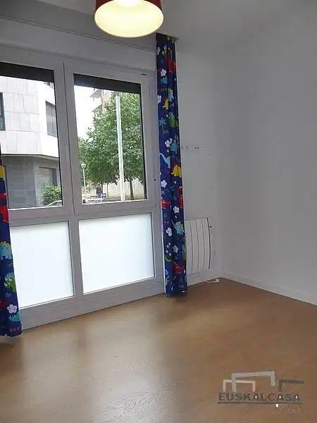 Habitación de Planta baja en venta en Bilbao  con Calefacción y Trastero