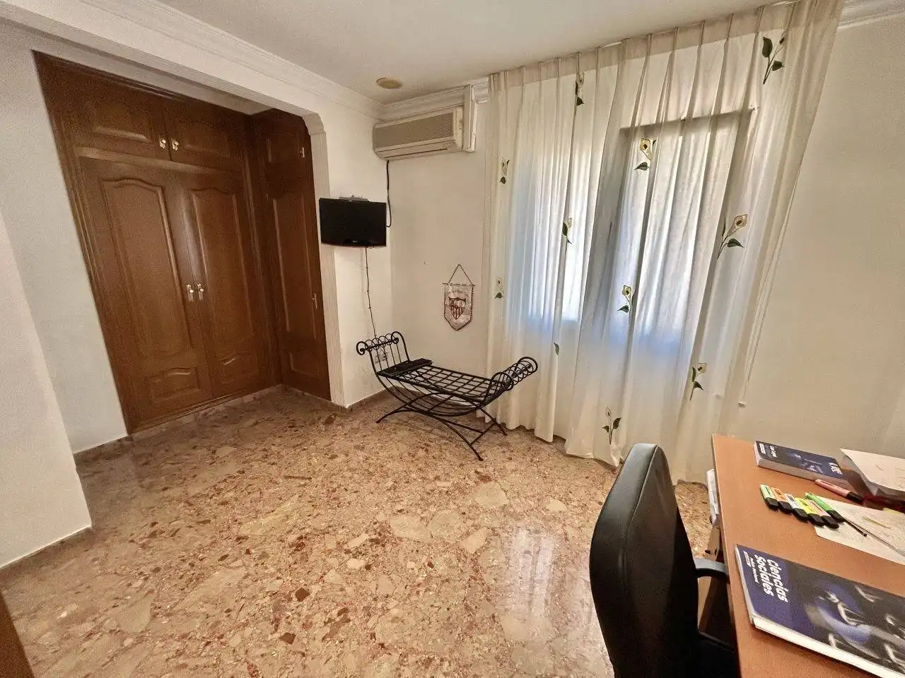Dormitori de Casa adosada en venda en Oliva amb Aire condicionat, Calefacció i Jardí privat