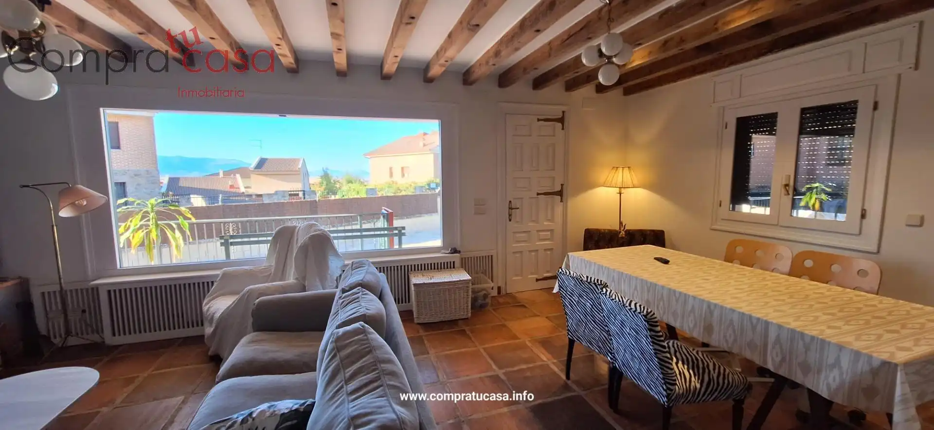 Sala d'estar de Casa o xalet en venda en La Lastrilla  amb Calefacció, Jardí privat i Terrassa