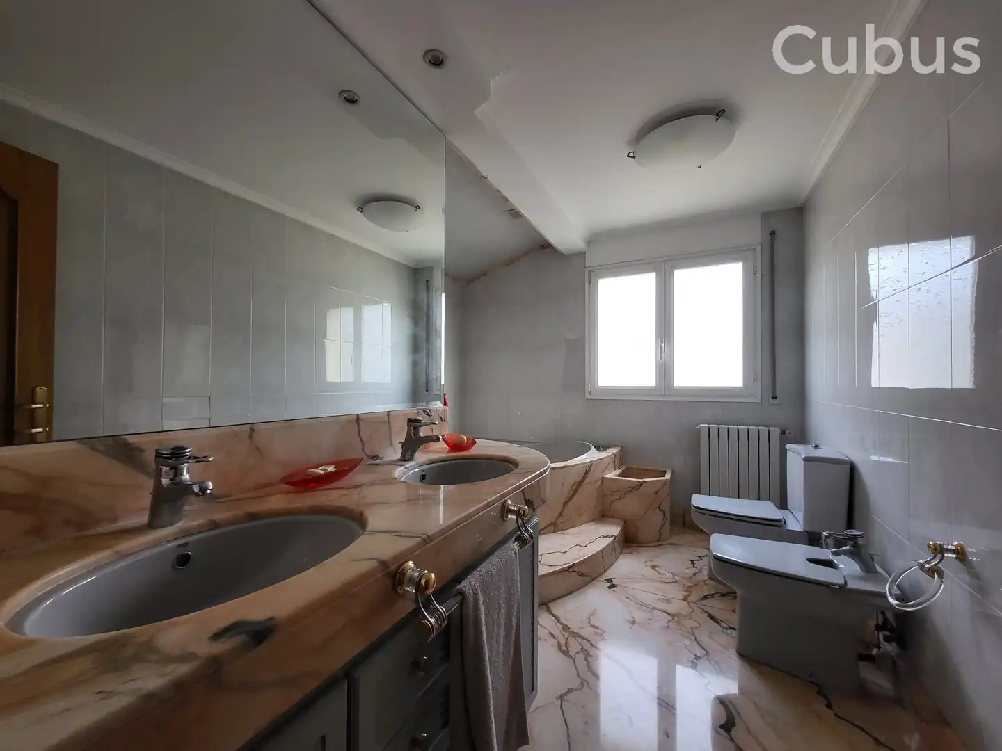 Bathroom of Houses for sale in Olot  with Air Conditioner, Heating and Terrace