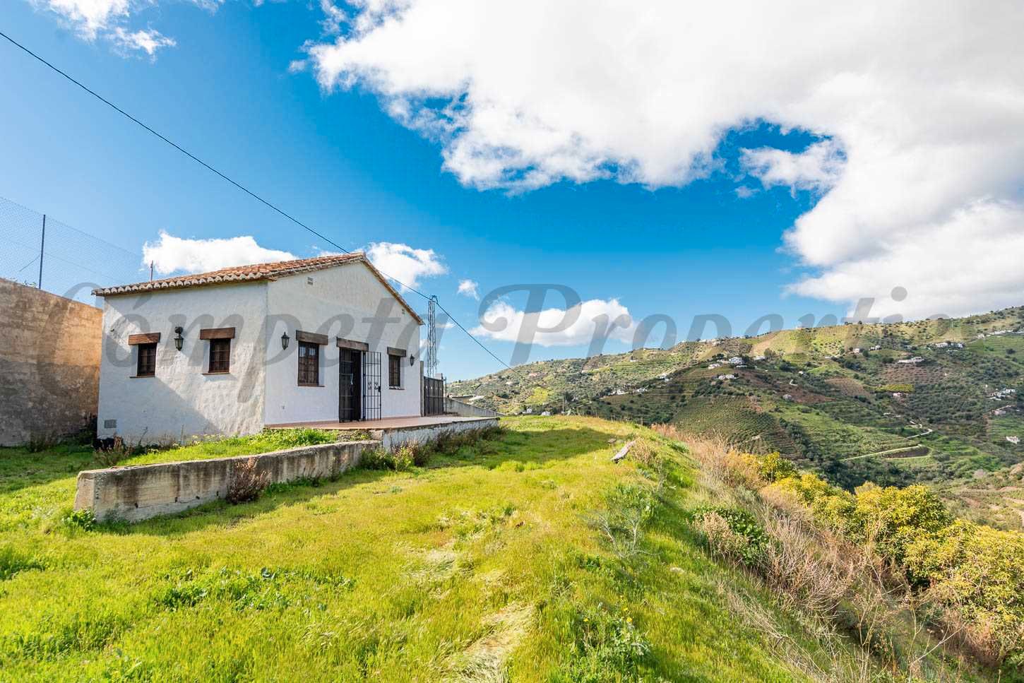 Vista exterior de Finca rústica en venda en Frigiliana amb Jardí privat, Moblat i Forn