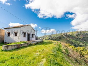 Casa rústica con jardín en venta en Camino de la Cruz