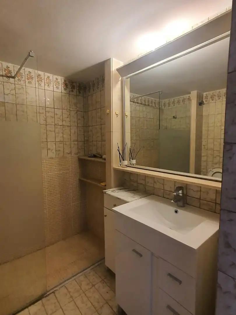 Bathroom of Flat for share in Barcelona  with Heating, Washing machine and TV