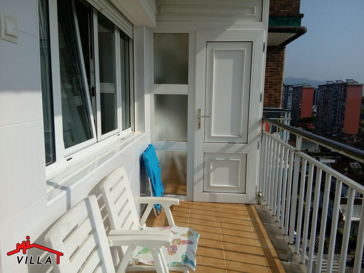 Terrassa de Pis de lloguer en Laredo amb Calefacció