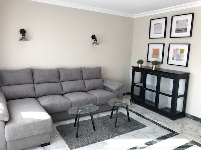 Living room of Flat to rent in  Granada Capital  with Air Conditioner, Heating and Furnished