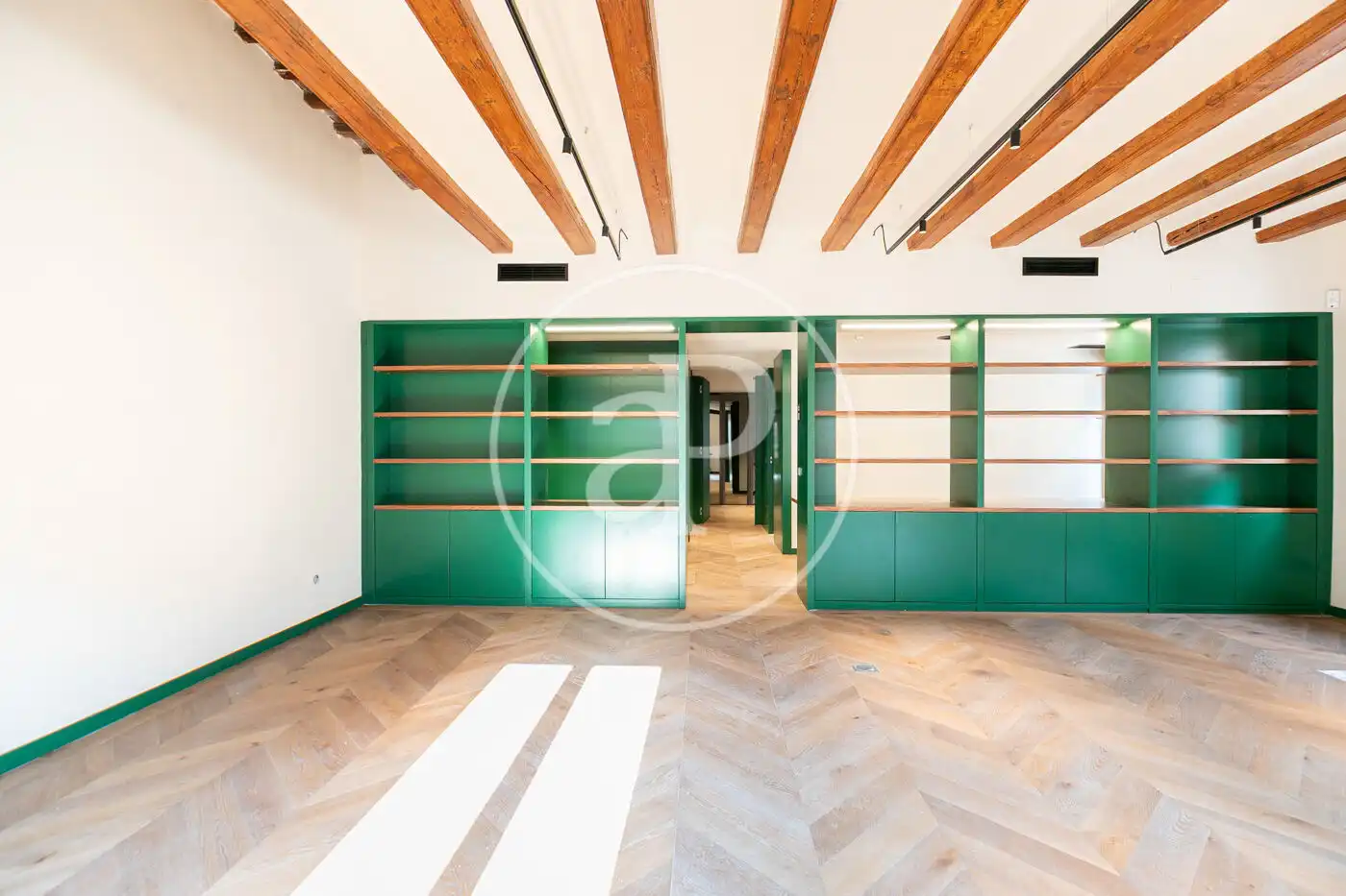 Dachboden zum Verkauf in Barcelona mit Klimaanlage, Heizung und Terrasse