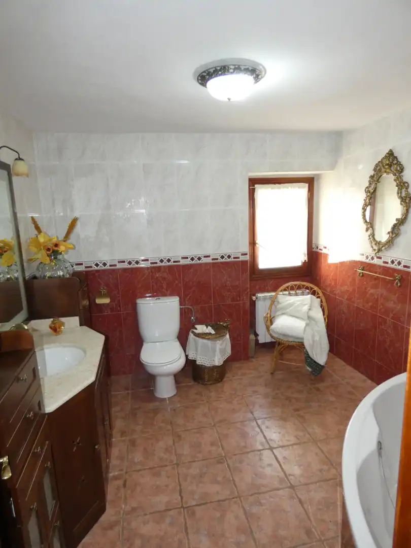 Badezimmer von Haus oder Chalet zum Verkauf in Villarcayo de Merindad de Castilla la Vieja mit Heizung, Privatgarten und Möbliert