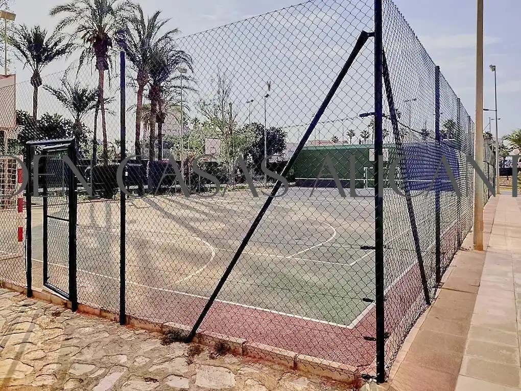 Parkplatz von Wohnungen zum Verkauf in Alicante / Alacant mit Klimaanlage, Heizung und Privatgarten