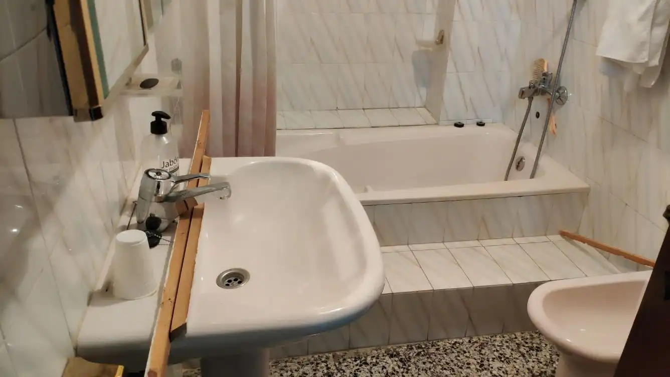 Badezimmer von Geschaftsraum zum Verkauf in Zaragoza mit Möbliert