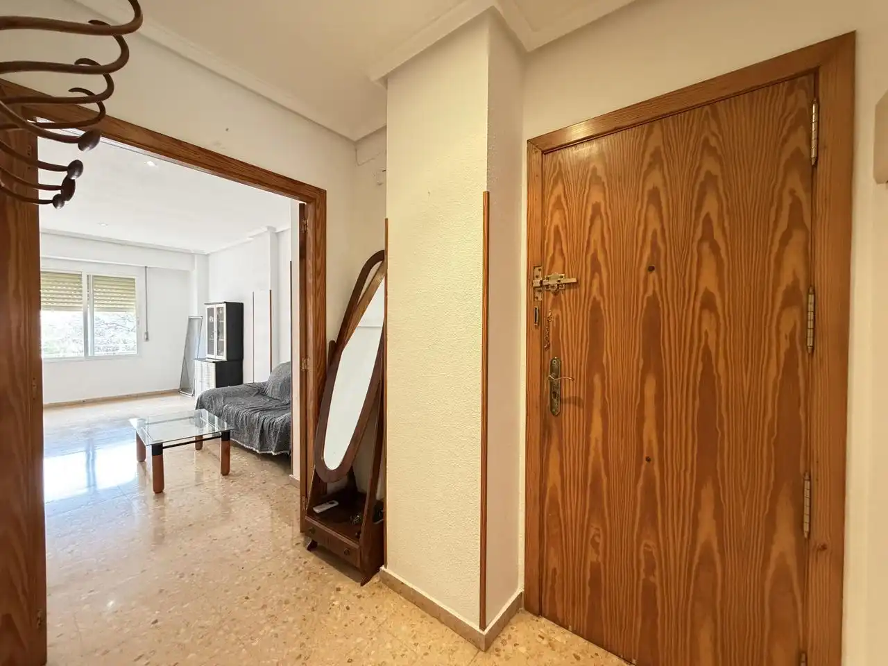 Wohnung zum Verkauf in Alicante / Alacant mit Klimaanlage, Privatgarten und Terrasse