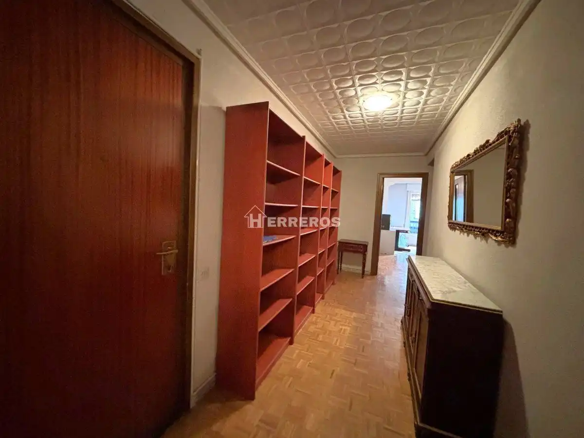Piso en venta en  Logroño con Calefacción, Parquet y Terraza