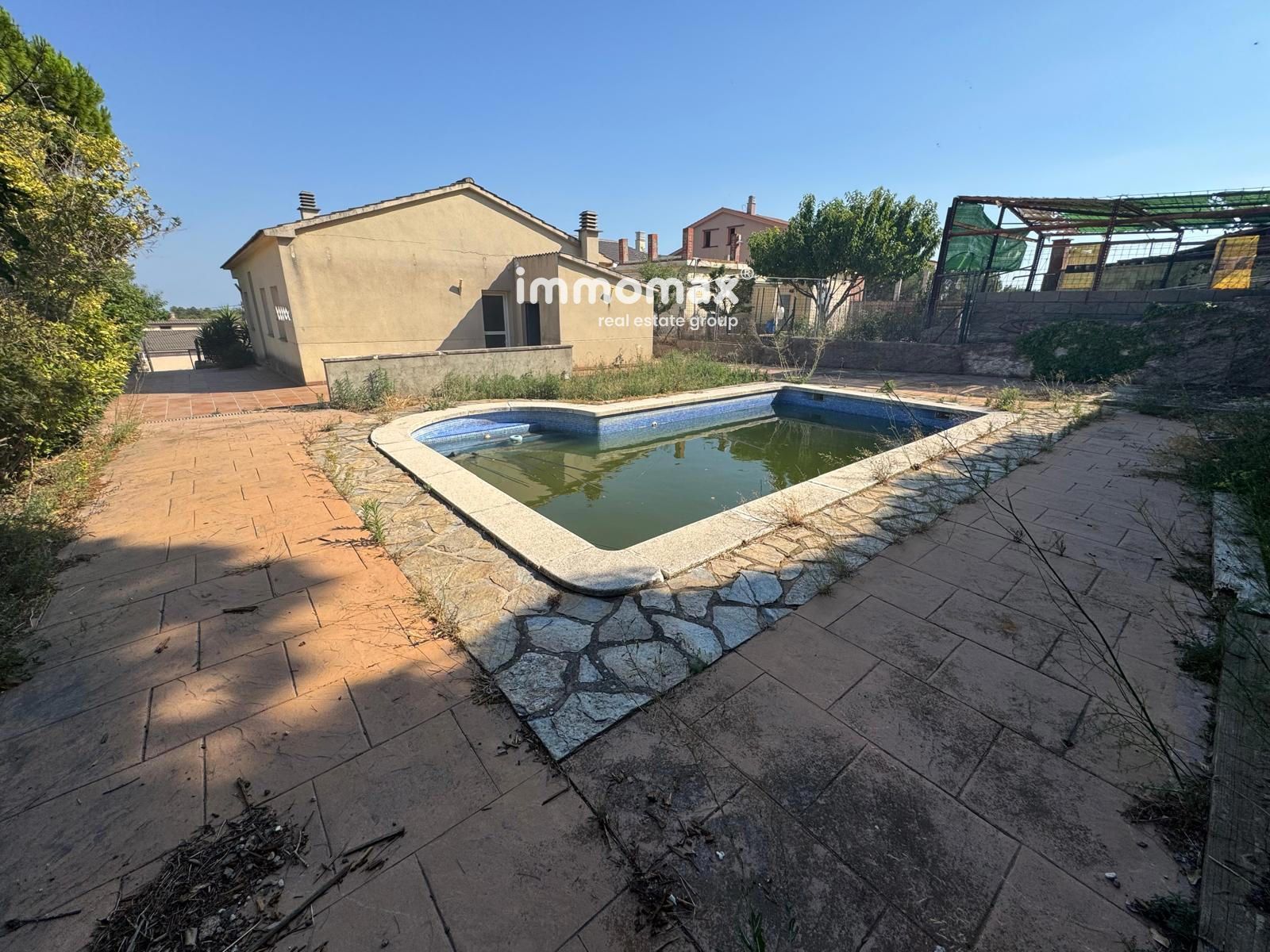 Swimming pool of House or chalet for sale in El Bruc