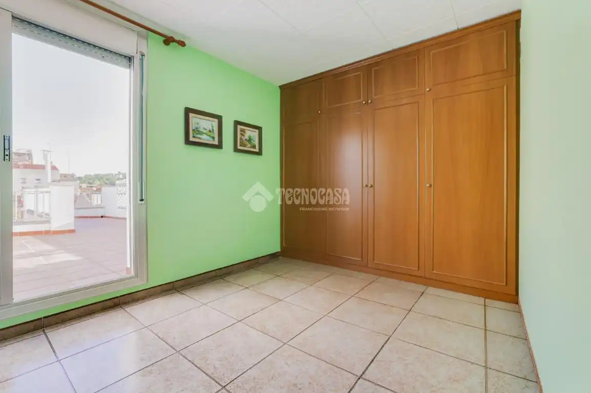 Einfamilien-Reihenhaus zum Verkauf in Terrassa mit Terrasse