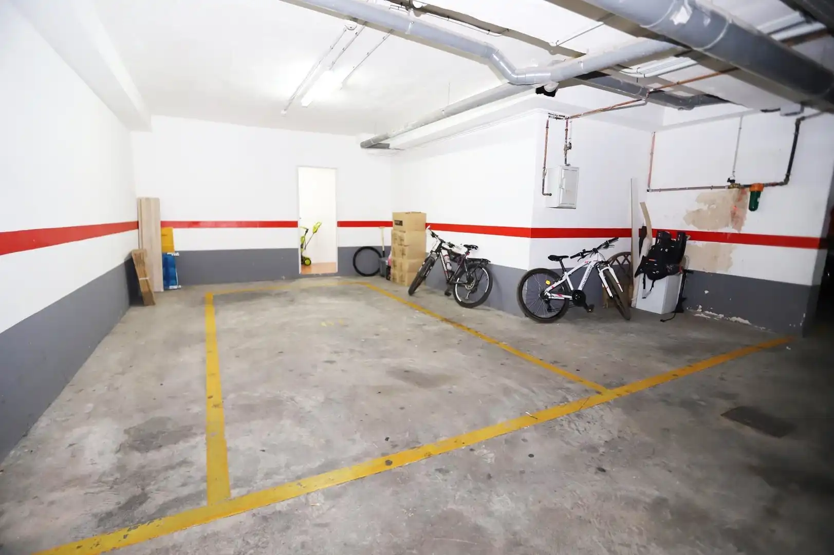 Parking de Casa adosada en venta en Dénia con Jardín privado y Piscina