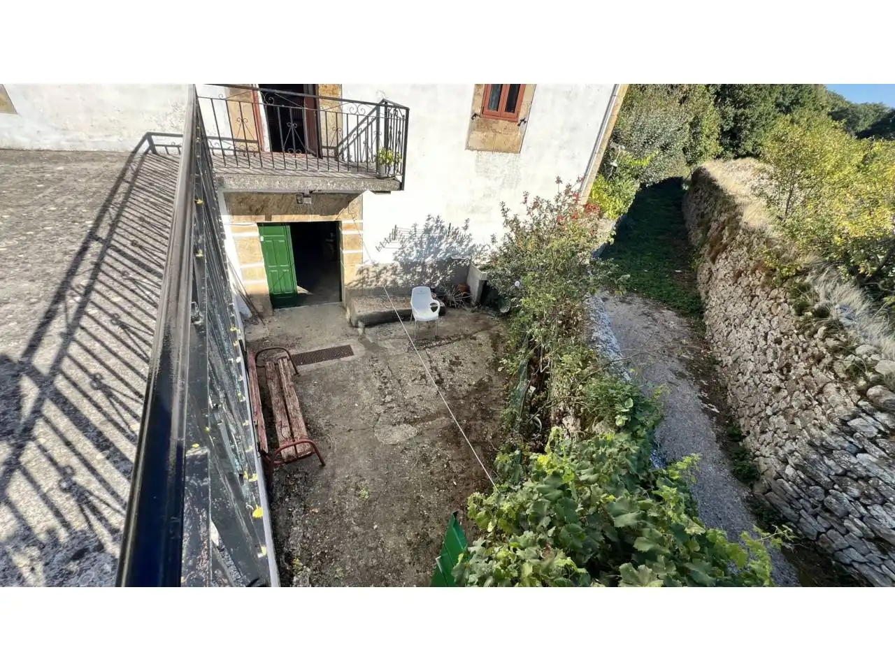 Vista exterior de Casa o xalet en venda en Espinosa de los Monteros amb Jardí privat, Terrassa i Moblat