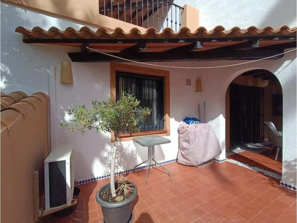 Wohnungen zum Verkauf in Torrevieja mit Klimaanlage und Privatgarten