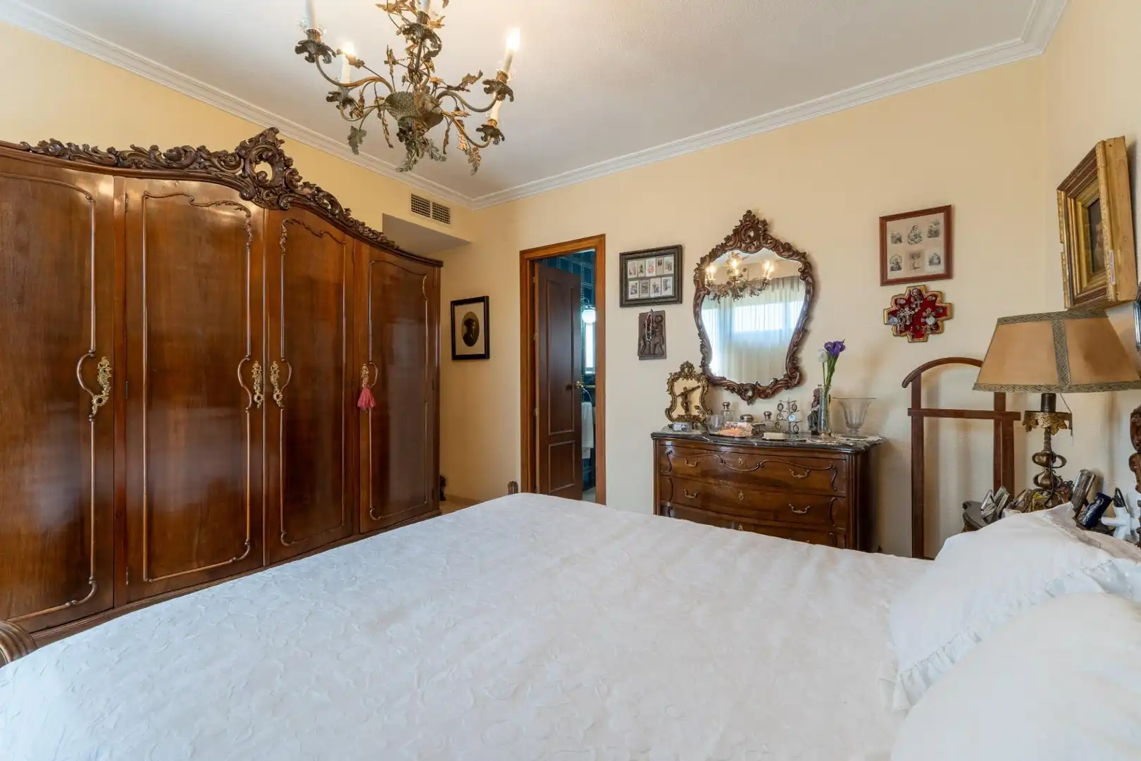 Schlafzimmer von Wohnung zum Verkauf in Córdoba mit Klimaanlage, Heizung und Abstellraum