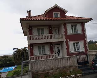 Vista exterior de Casa o xalet en venda en Carballo amb Piscina