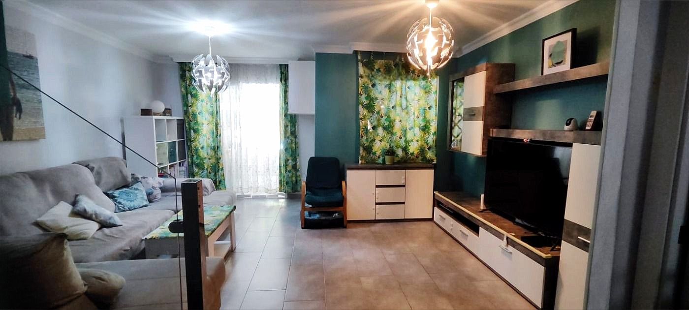Living room of Single-family semi-detached for sale in Algeciras  with Air Conditioner, Terrace and Community pool