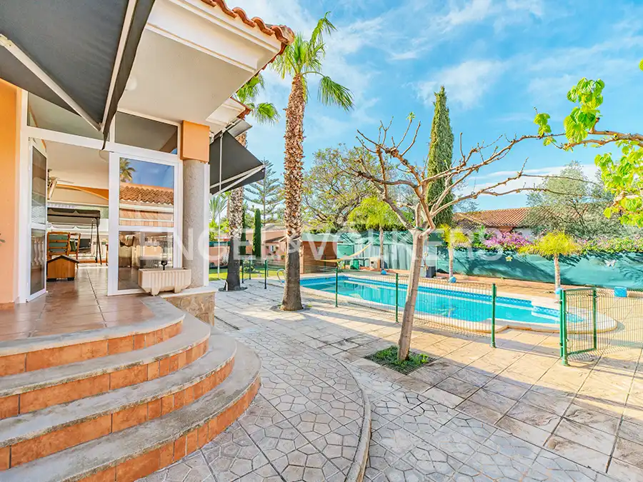Exterior view of Houses for sale in San Vicente del Raspeig / Sant Vicent del Raspeig  with Air Conditioner, Heating and Private garden