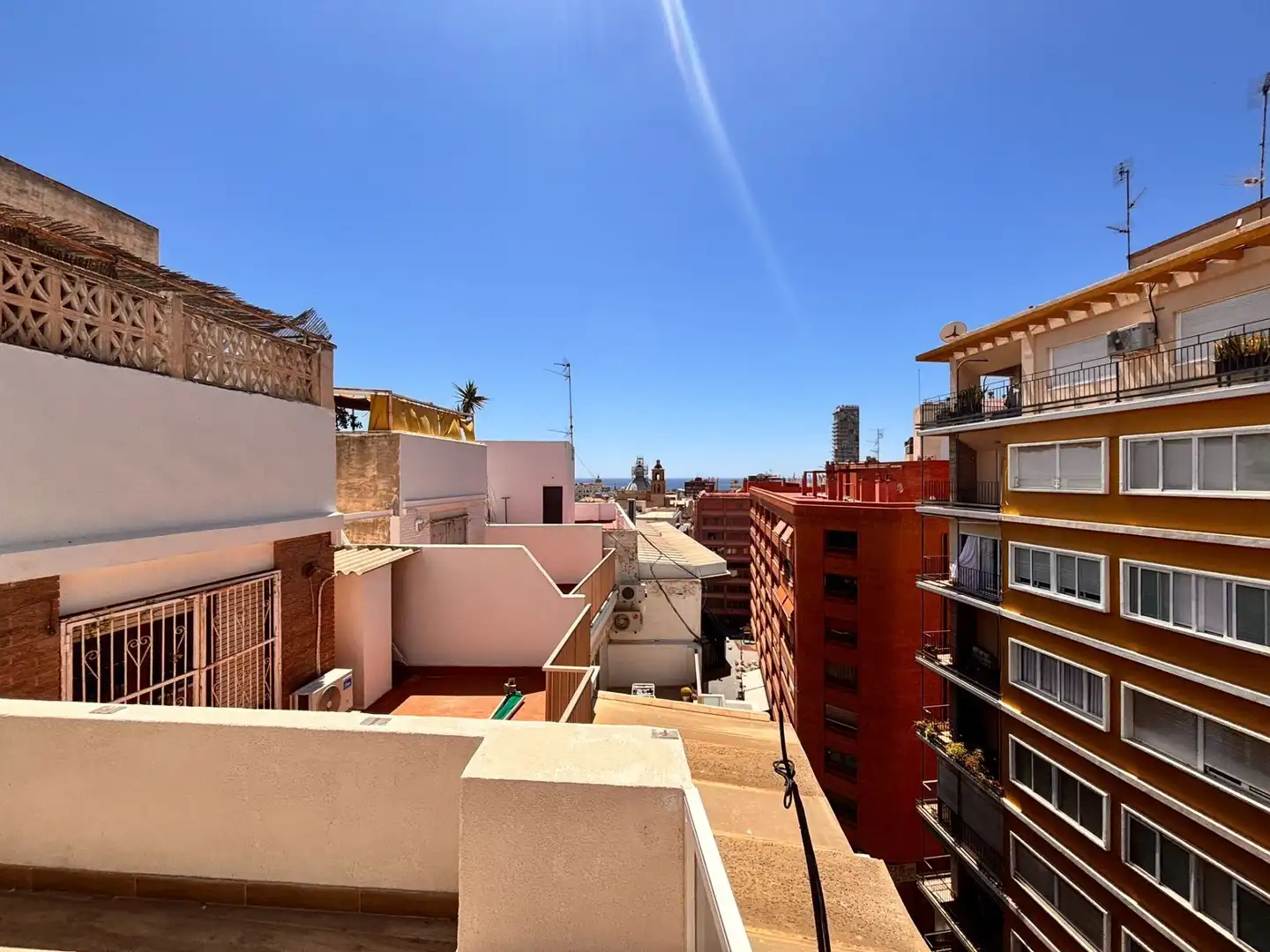 Vista exterior de Àtic en venda en Alicante / Alacant amb Aire condicionat