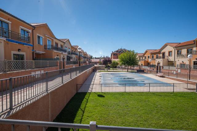 Casa adosada en Venta en De Castilla Y León en Hervencias Altas - El Pinar