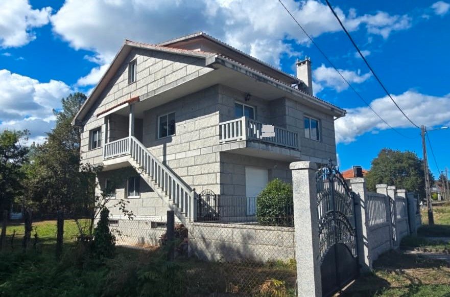 Exterior view of House or chalet for sale in O Irixo  with Heating, Private garden and Furnished