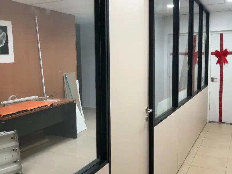 Oficina de alquiler en Pallejà con Aire acondicionado, Calefacción y Amueblado