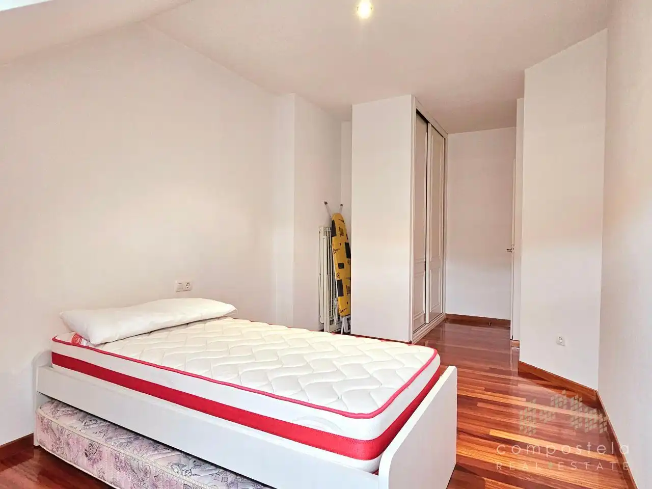 Dormitori de Dúplex de lloguer en Ames amb Calefacció, Parquet i Traster