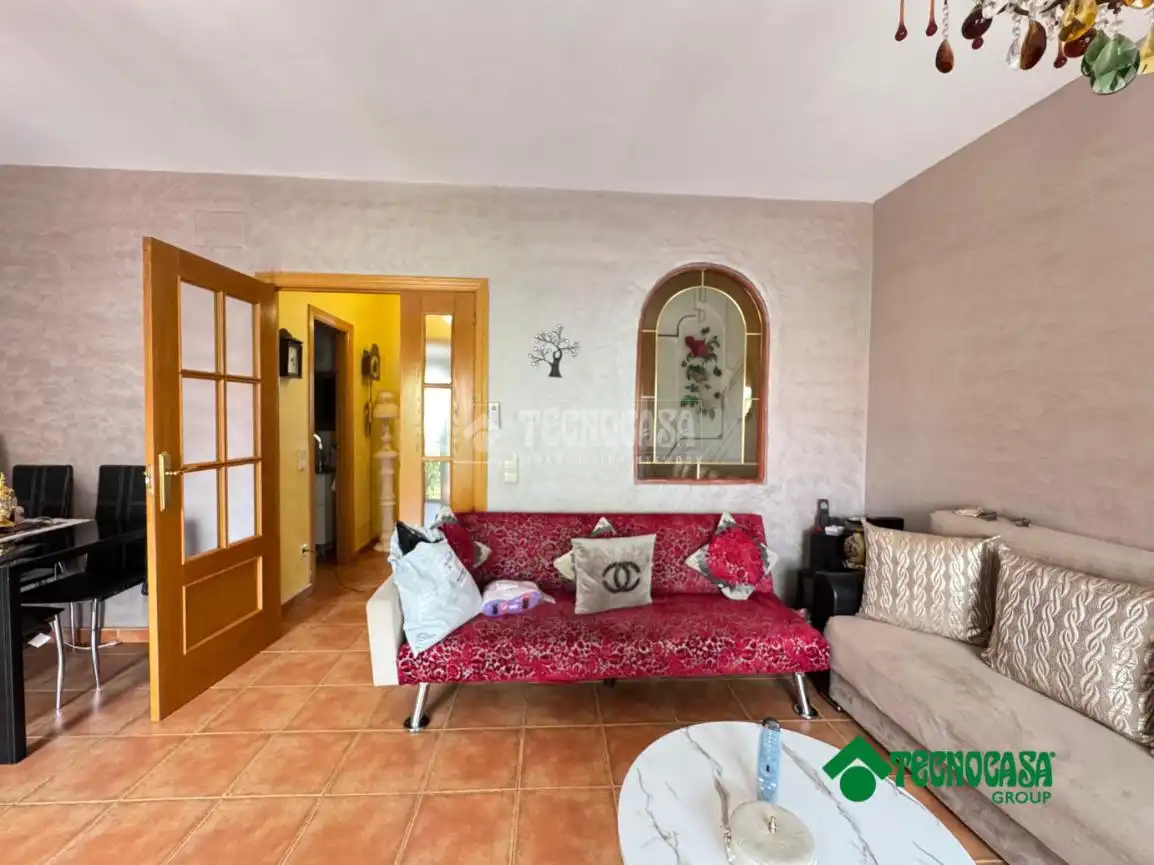 Sala de estar de Casa adosada en venta en Torrijos con Aire acondicionado, Calefacción y Jardín privado