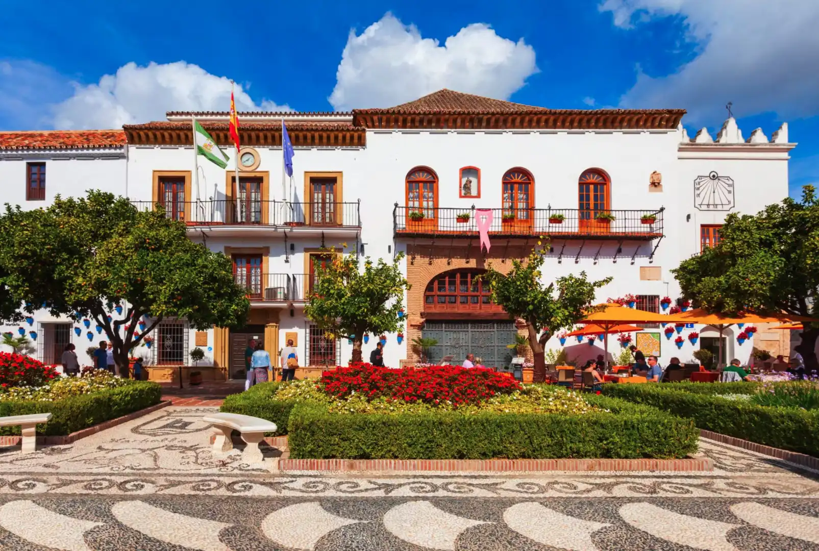 Vista exterior de Casa adosada en venda en Marbella amb Aire condicionat, Jardí privat i Terrassa