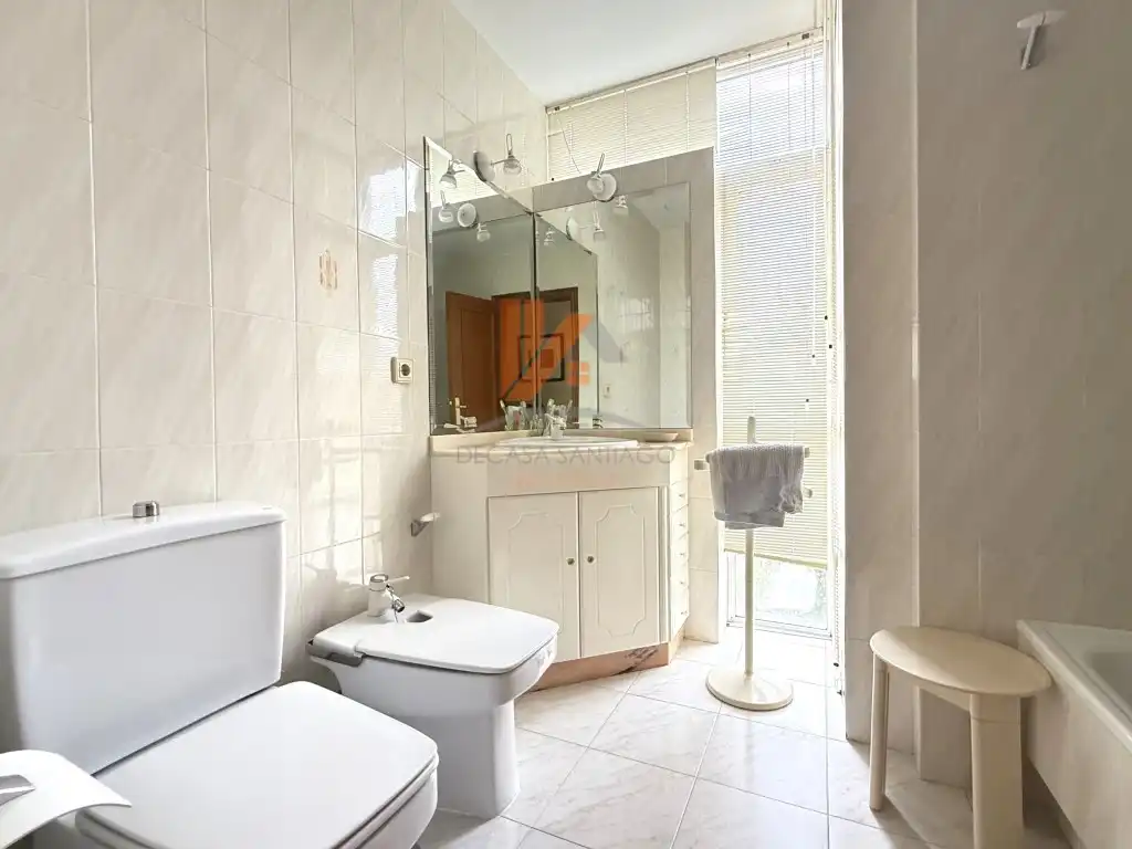Baño de Casa adosada en venta en Brión con Jardín privado, Terraza y Piscina