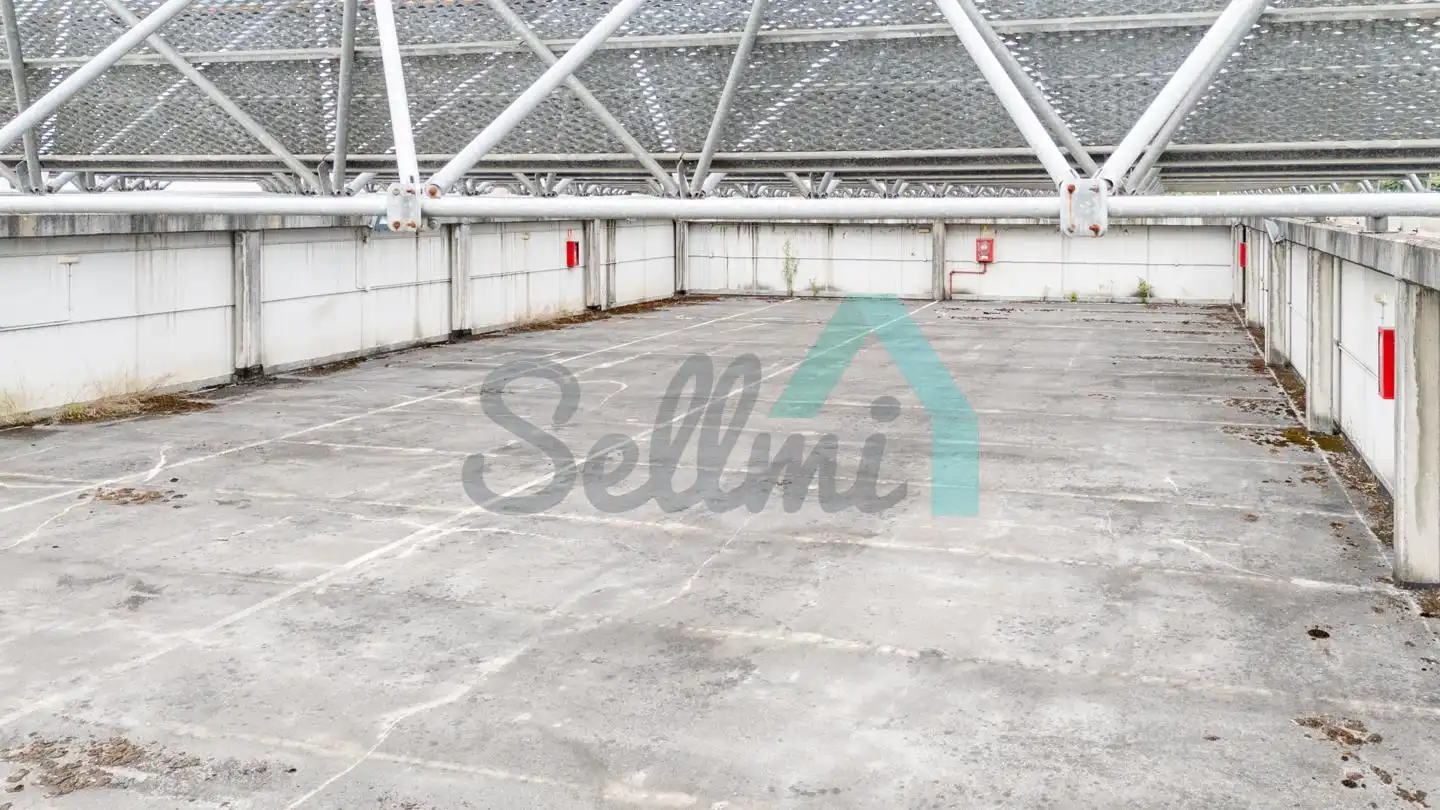Parking de Nave industrial en venta en Oviedo 