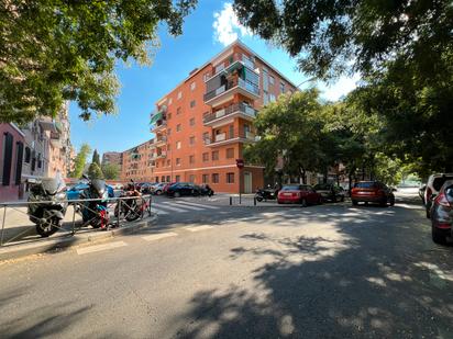 Vista exterior de Pis en venda en  Madrid Capital amb Calefacció, Parquet i Forn