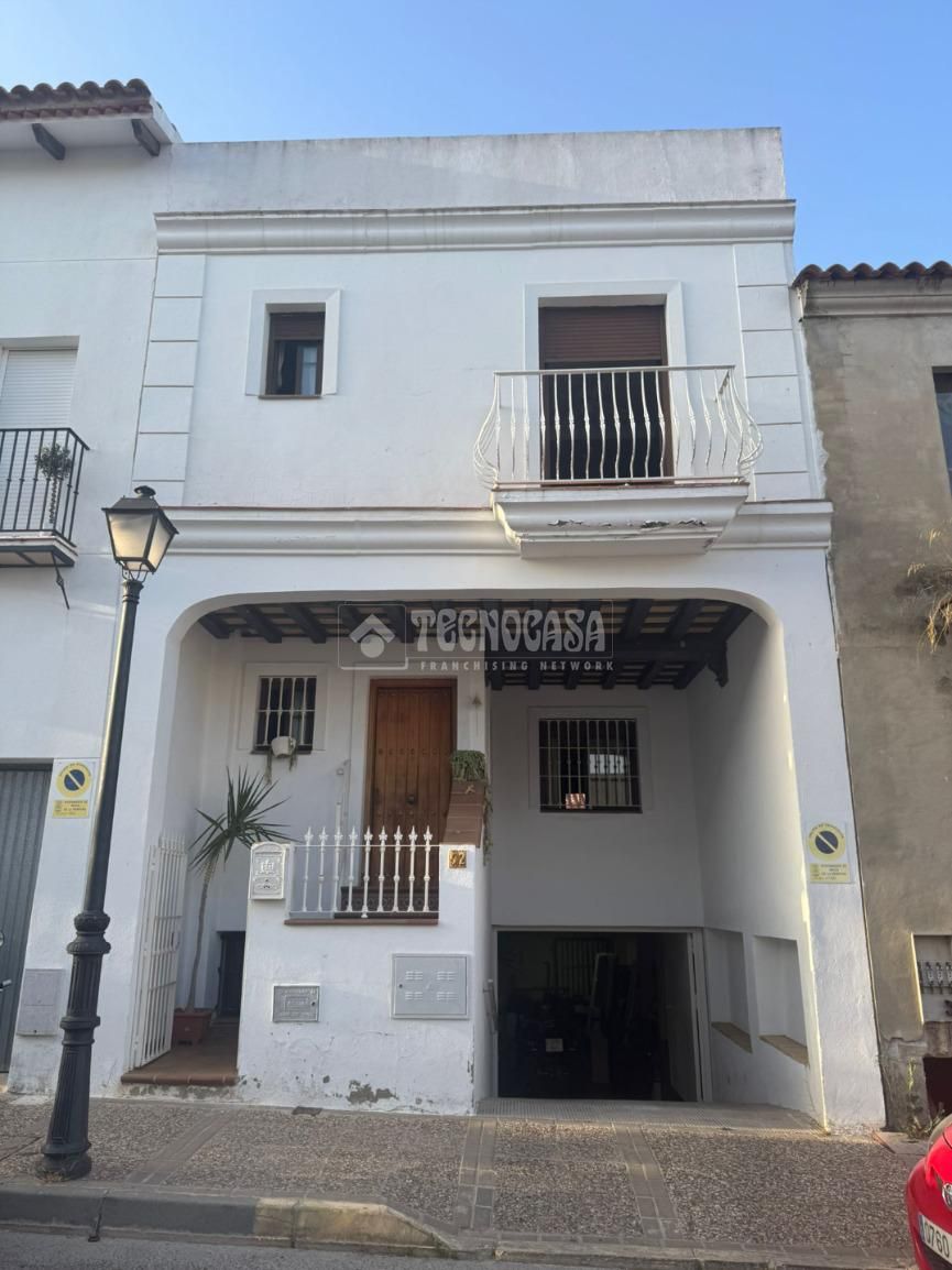 Vista exterior de Casa o xalet en venda en Arcos de la Frontera amb Calefacció, Terrassa i Balcó