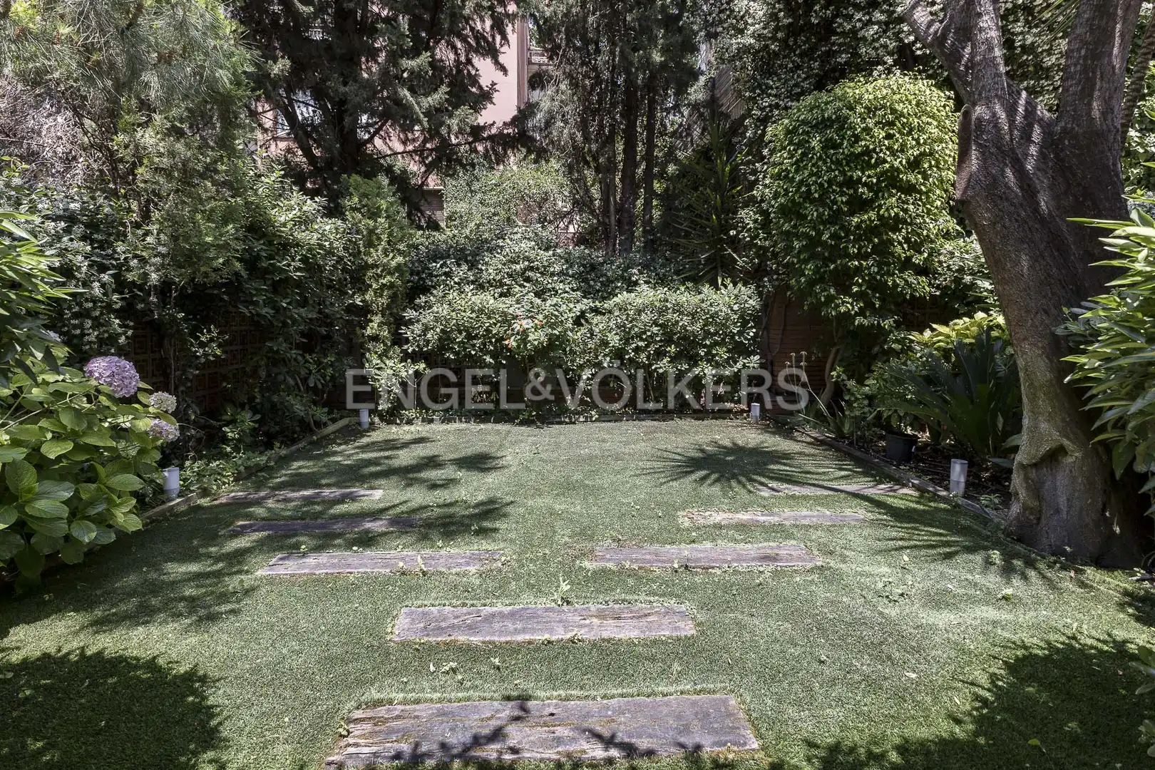 Jardín de Casa o chalet en venta en Barcelona con Aire acondicionado, Calefacción y Jardín privado